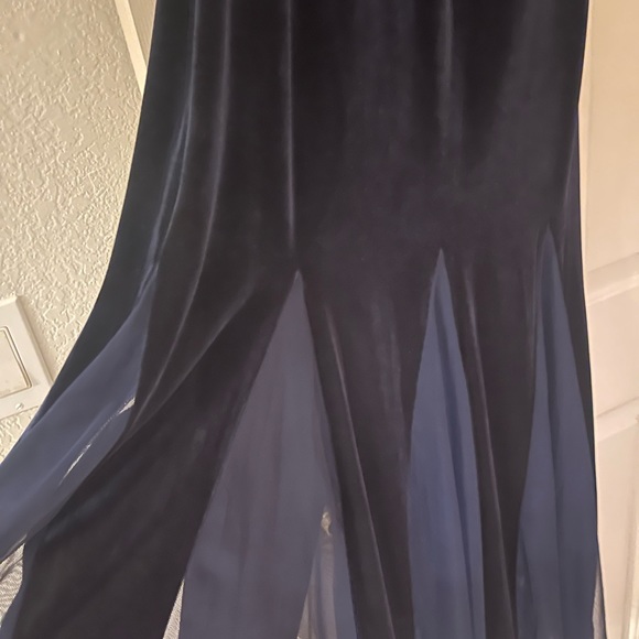 Beautiful evening down by Night Way Dresses new with tags 12 P - Picture 2 of 6